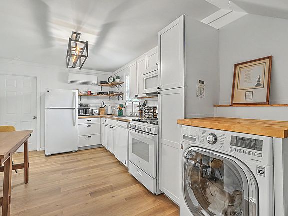 5th image of 3 Strawberry Ln