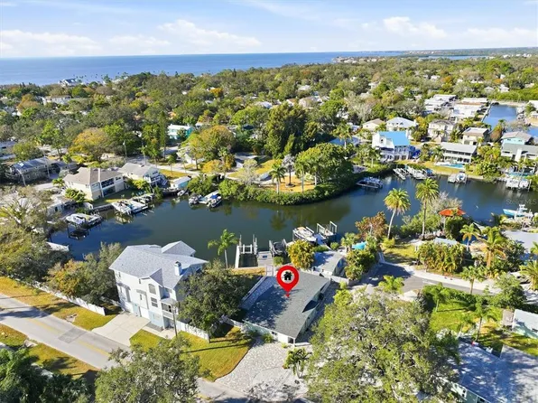 302 Georgia Ave, Crystal Beach, FL 34681