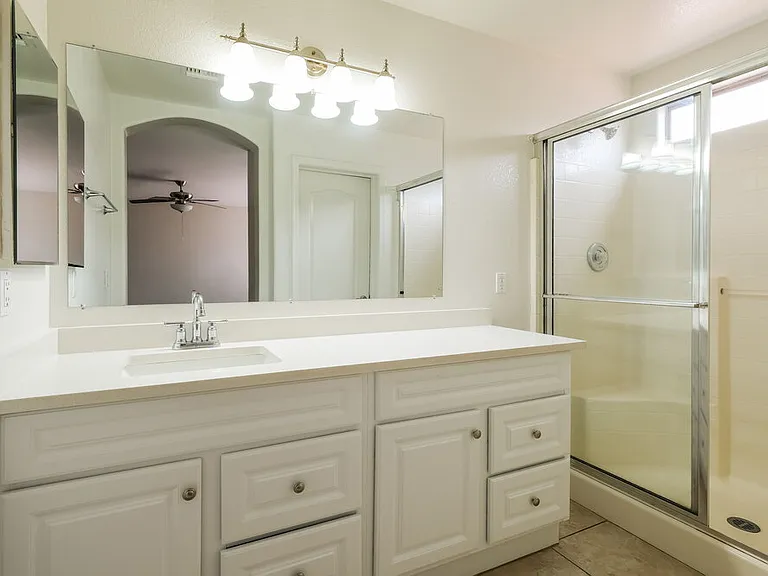 6054 W Jones Ave — Photo 11