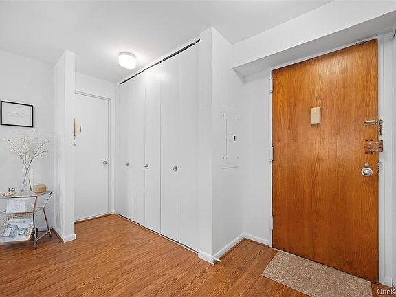 4th image of 141 Great Neck Rd APT 2H