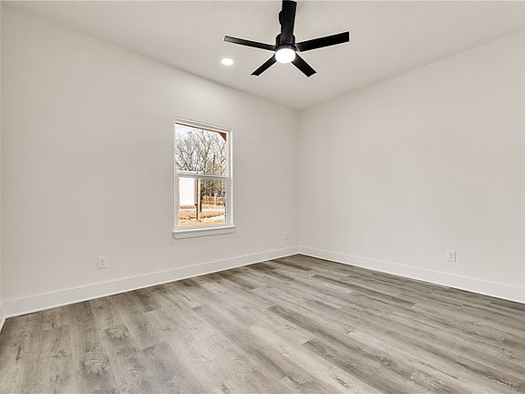 5th image of 207 Lock Ln