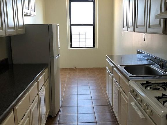 3rd image of 8313 Bay Pkwy #D6