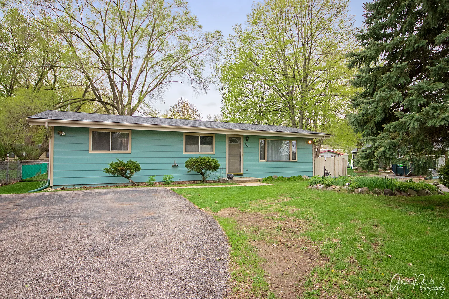 8925 Highland Dr photo 1