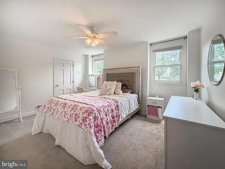 1168 Temple Dr — Photo 35