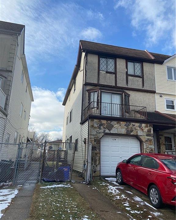 2nd image of 574 Travis Ave