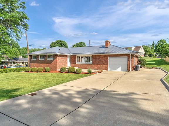 2nd image of 122 Fairview Dr.