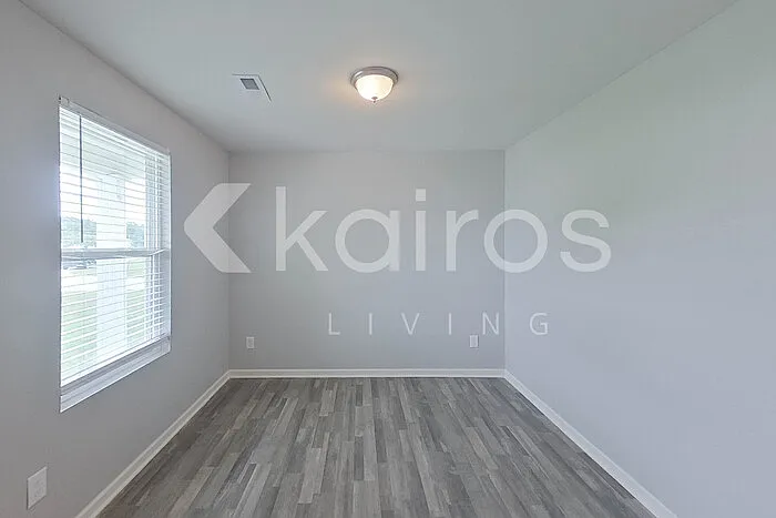 105 Kyles Dr — Photo 4
