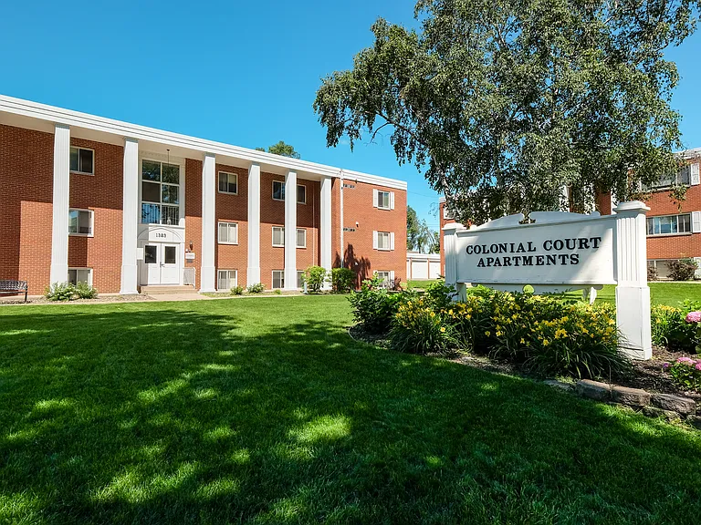 Colonial Court — Photo 13