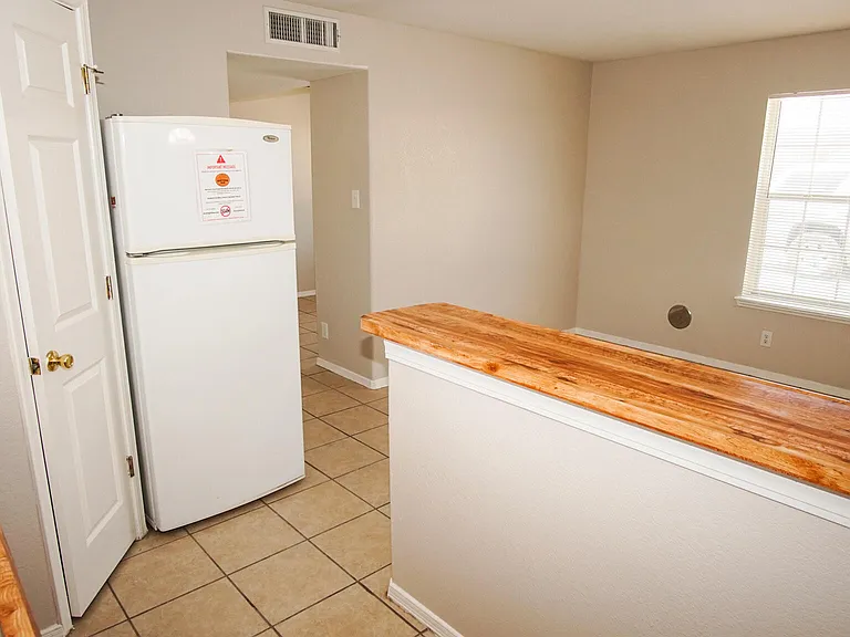 216 S Schutz Dr #10 — Photo 5