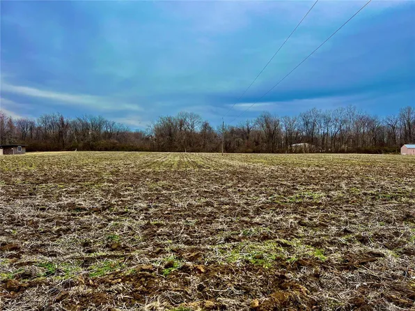 8742 Le Pere School Rd, Millstadt, IL 62260