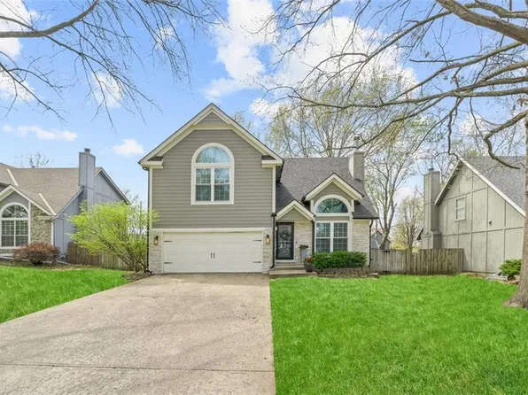 1203 N Anne Shirley Dr, Olathe, KS 66061