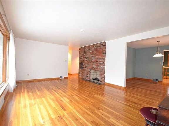 5th image of 120 Laurelwood Dr