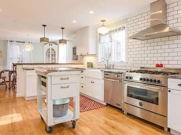 Renovated Spacious Kitchen