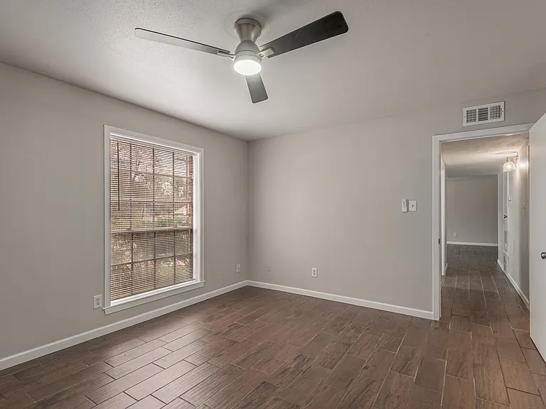 818 University Ave #2 — Photo 4