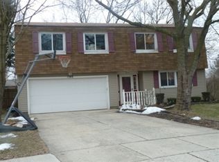 1548 Jobe Ave, St Charles, IL 60174