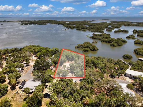 12325 Bay St, Cedar Key, FL 32625