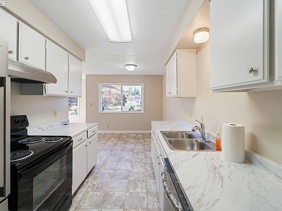 5th image of 2165 Lewis St