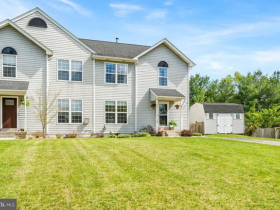 3rd image of 18 Robindale Dr