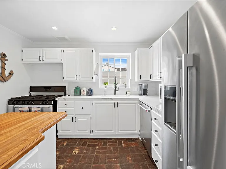 224 Amethyst Ave — Photo 9