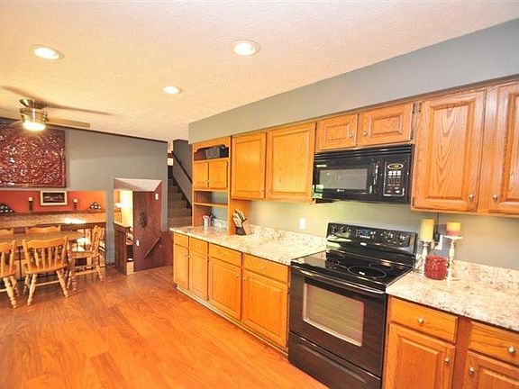3rd image of 3295 Blackoak Dr
