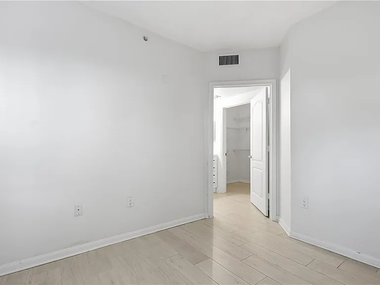 5090 Fairways Cir #H107 — Photo 8