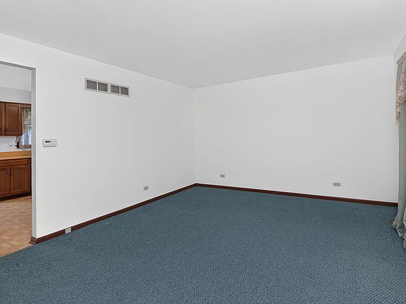 3rd image of 2976 Drover Ln