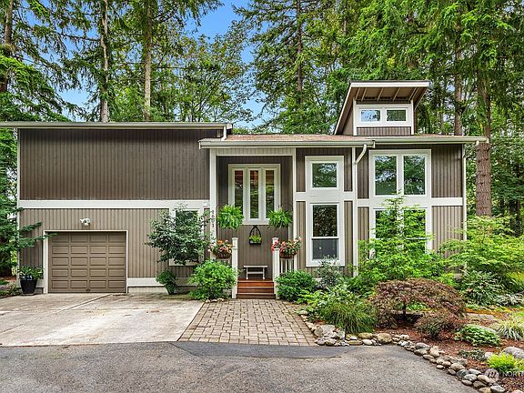 3rd image of 1601 247th Avenue SE