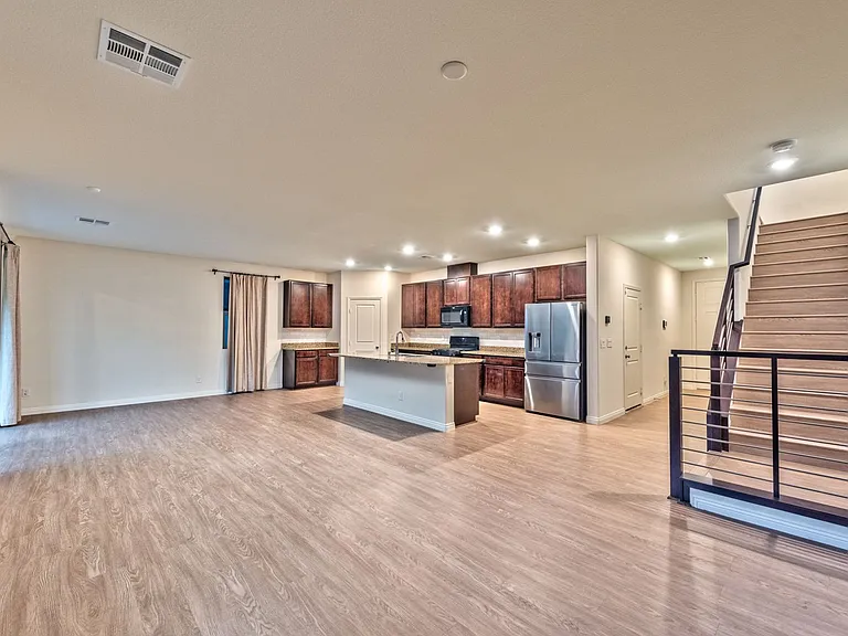 863 Elmstone Pl — Photo 2