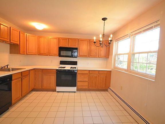 3rd image of 85 Farrwood Ave APT 3