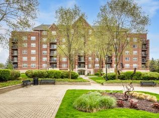 440 W Mahogany Ct UNIT 212, Palatine, IL 60067