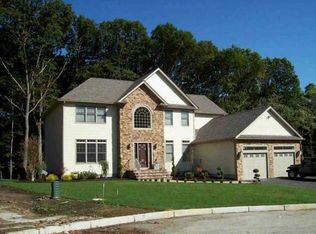 25 E Pine Rd, Cranston, RI 02921