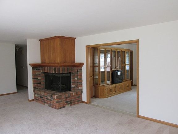 3rd image of 410 W Boys St