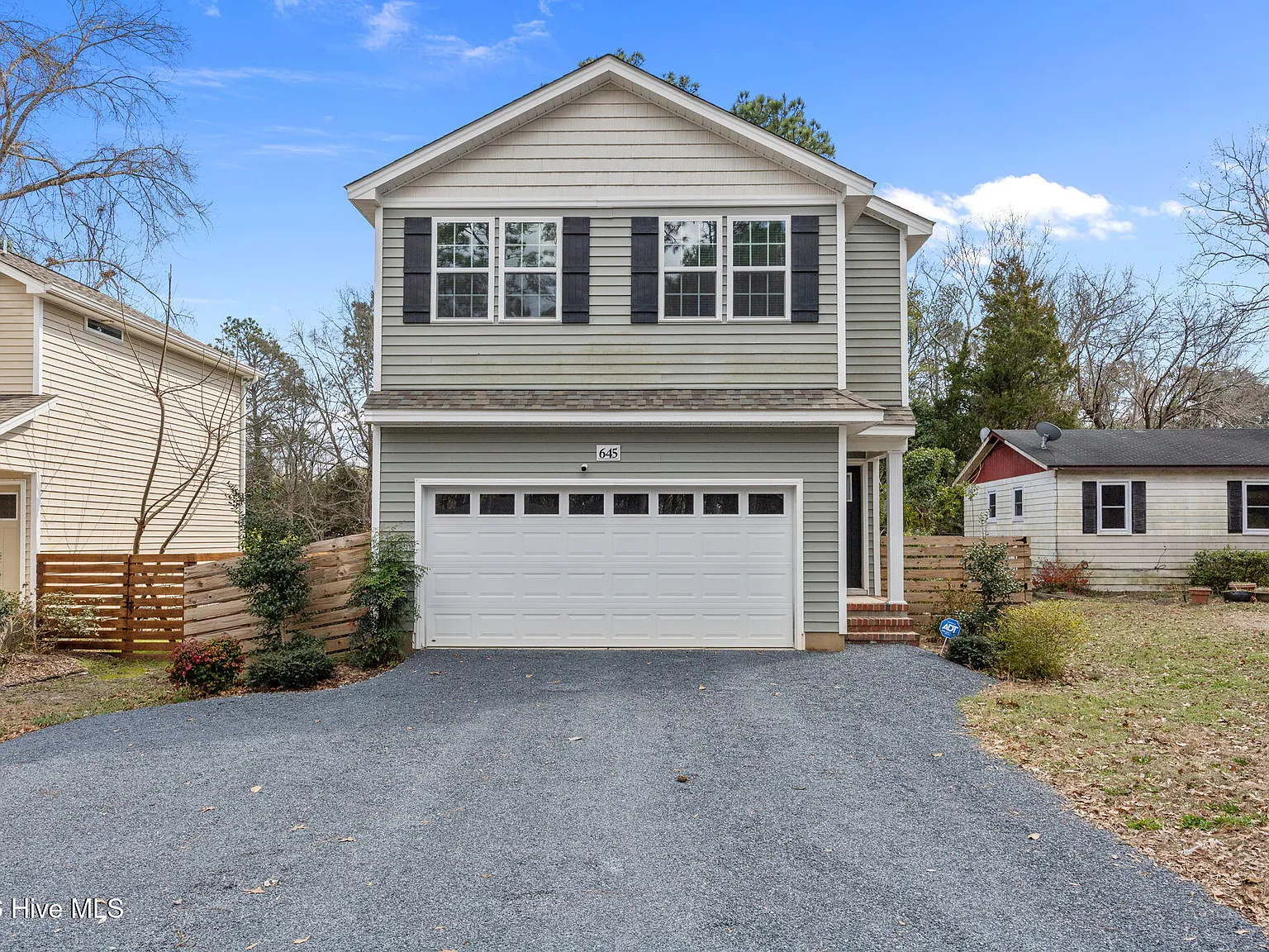 3 bed, 2.5 bath, 1440 sqft, $2,300 — Photo 3