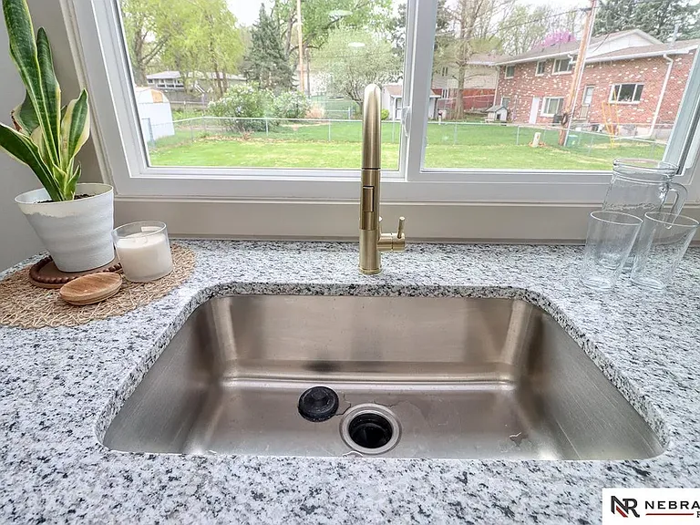 8107 Beechwood Dr — Photo 31