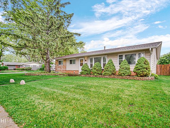2nd image of 131 Shadywood Ln