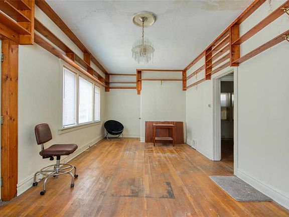 2nd image of 1408 Sulphur Ave