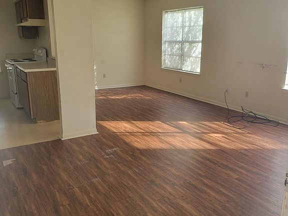 3rd image of 407 Summer Ct APT B