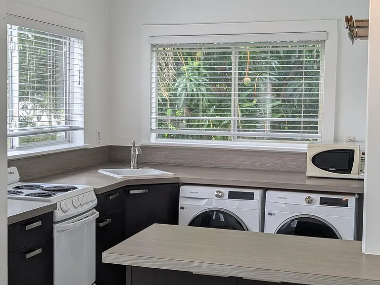 21 SE 11th Ave #1-4 — Photo 3