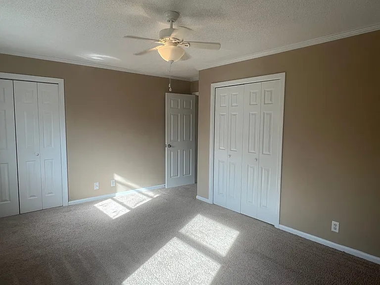 137 N Springs Ct — Photo 14