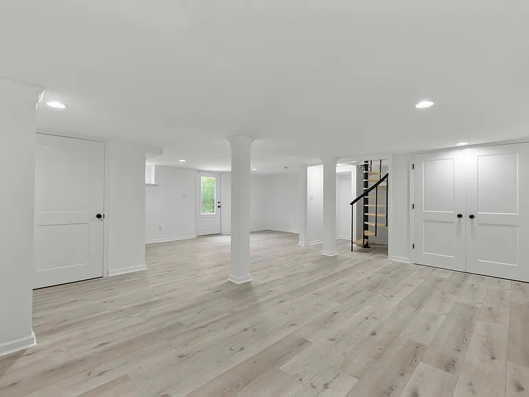 437 Woodsdale Rd — Photo 26