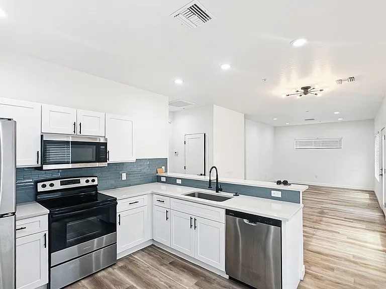 4202 N 10th St #4 — Photo 9