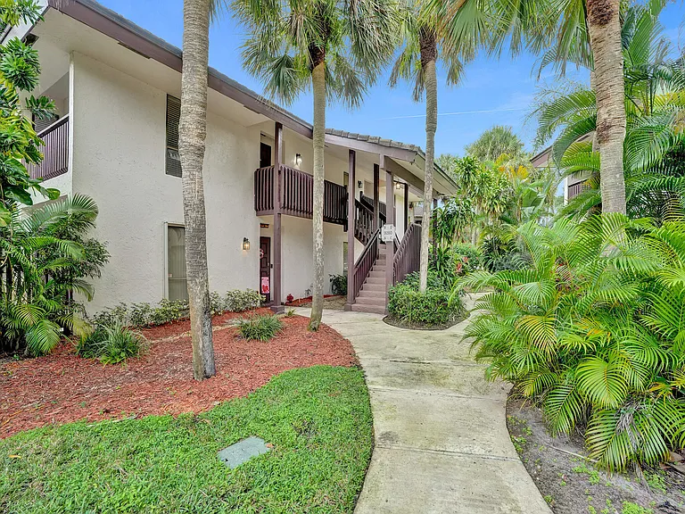 9280 Sabal Ridge Cir #B — Photo 1
