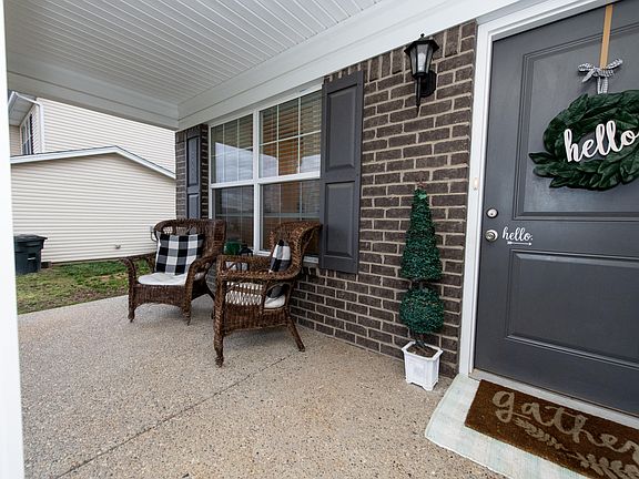 3rd image of 126 Garnette Ct