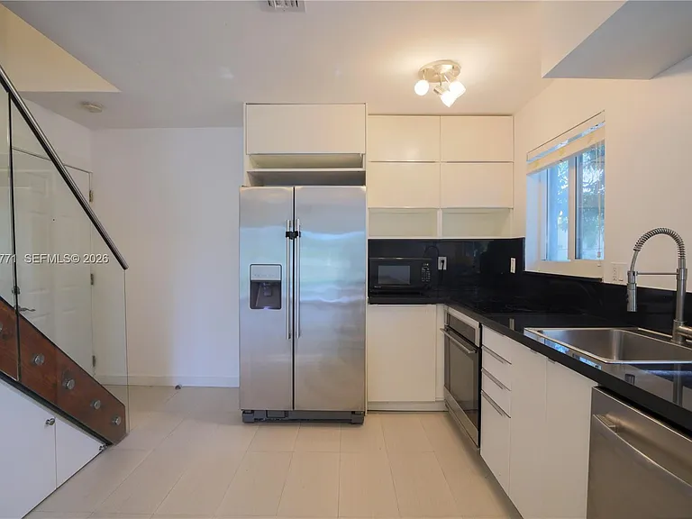 3239 W Trade Ave #9 — Photo 4