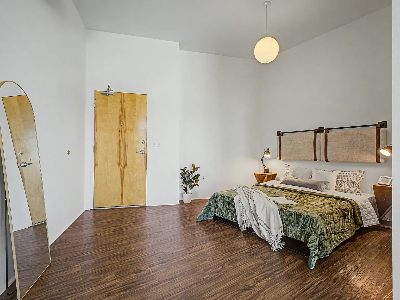 1 bed, 985 sqft, $2,100 — Photo 3