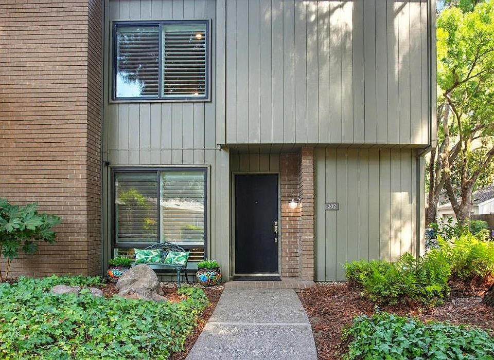 1st image of 202 Dunbarton Cir