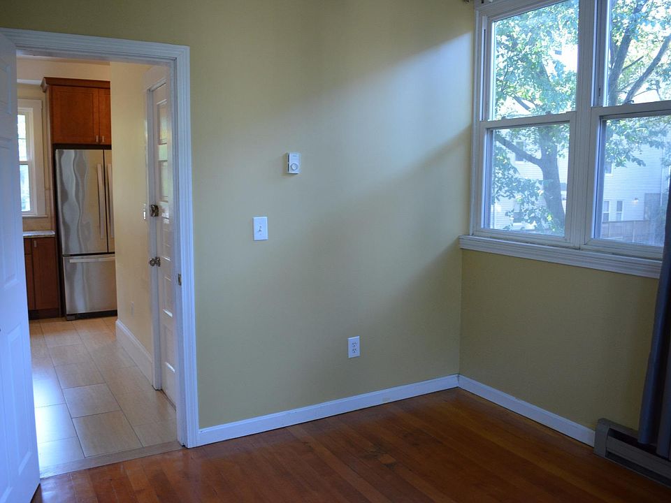 2nd image of 25 Elm St