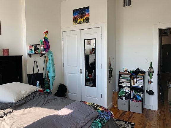 5th image of 1366 Putnam Ave APT 3R