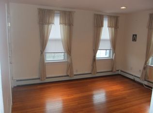 65 Valley St APT 3L, Wakefield, MA 01880