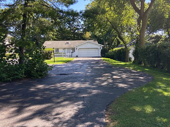2nd image of 1046 Illinois Rd